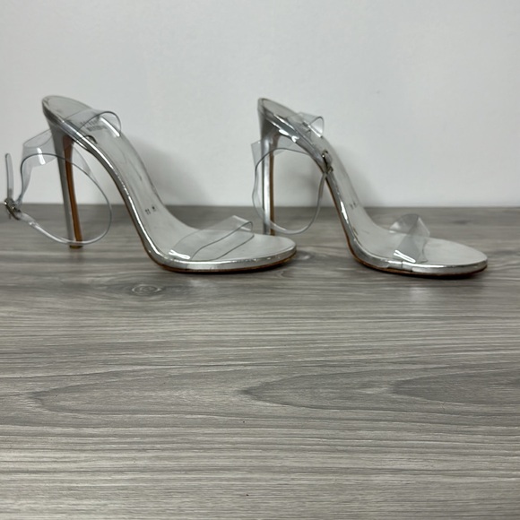 Stuart Weitzman
Stuart Weitzman Silver PVC Ankle Strap Sandals Size11 - Picture 4 of 9